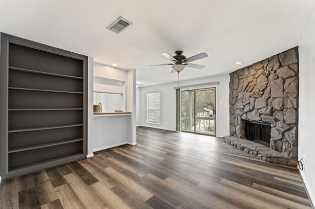 19 Hideaway Drive Drive, Friendswood, TX 77546