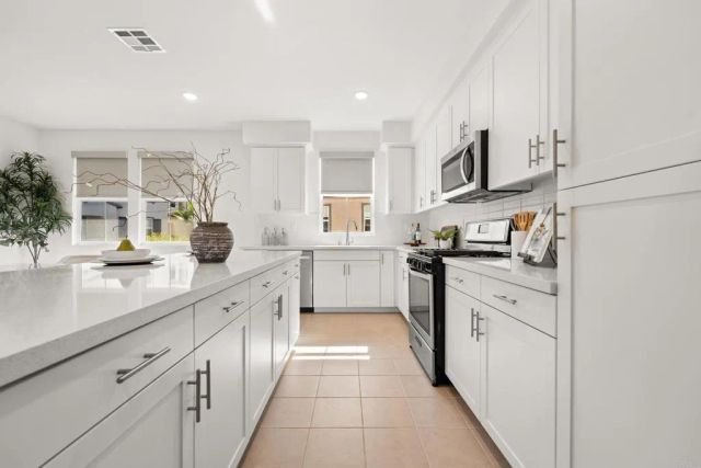 2310 Stardust Gln, Escondido, CA 92025