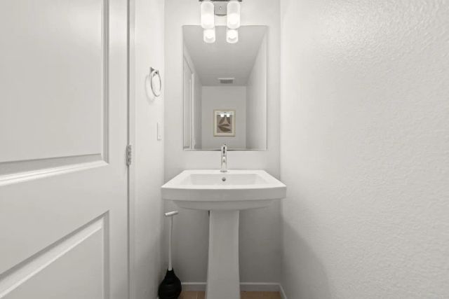 2310 Stardust Gln, Escondido, CA 92025