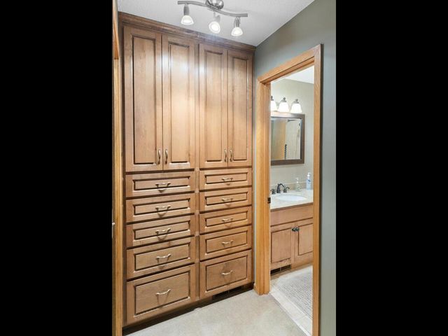 5601 Bimini Drive, Minnetonka, MN 55343