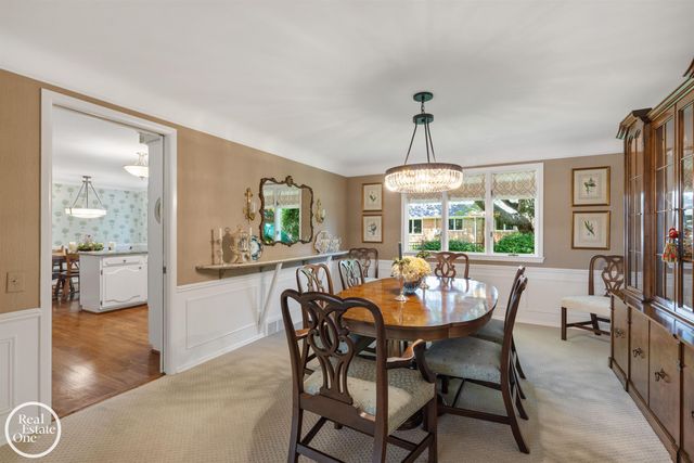 432 Saddle Lane, Grosse Pointe Woods, MI 48236