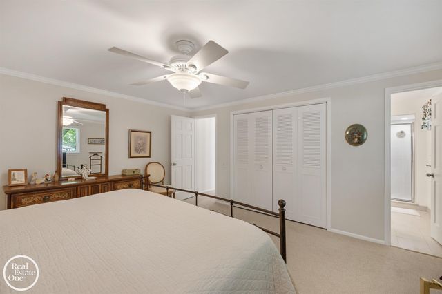 432 Saddle Lane, Grosse Pointe Woods, MI 48236