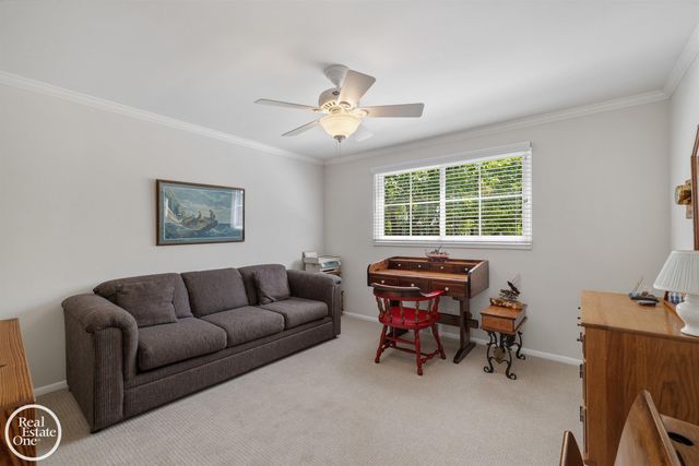 432 Saddle Lane, Grosse Pointe Woods, MI 48236