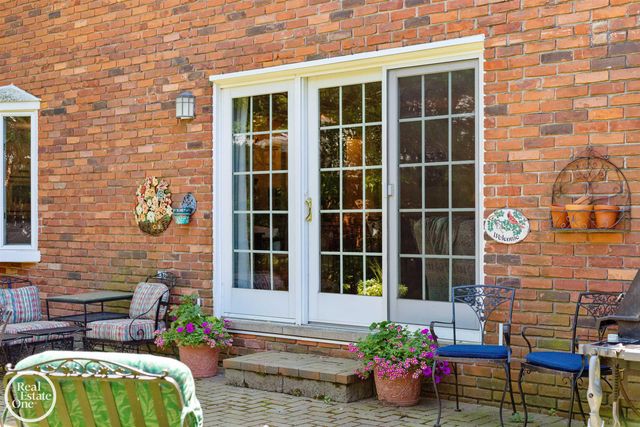 432 Saddle Lane, Grosse Pointe Woods, MI 48236