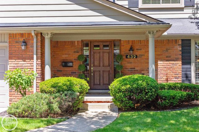 432 Saddle Lane, Grosse Pointe Woods, MI 48236