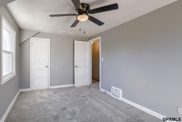 5818 N 24Th Street, Omaha, NE 68110