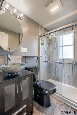 5818 N 24Th Street, Omaha, NE 68110