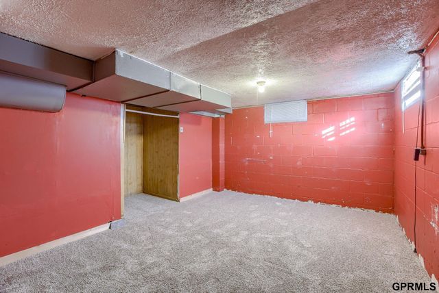 5818 N 24Th Street, Omaha, NE 68110