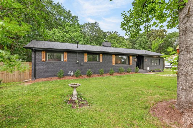 1104 Remington Pl, Manchester, TN 37355