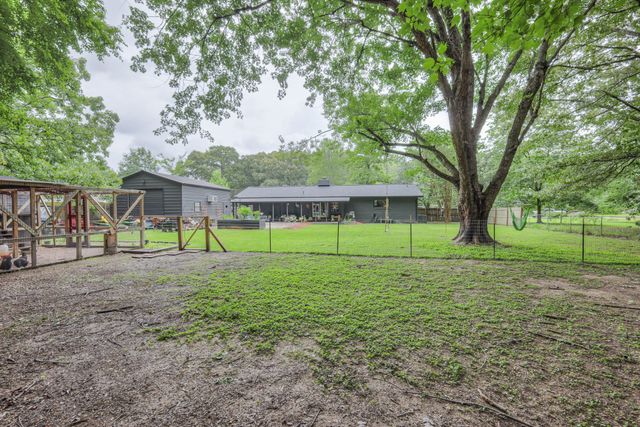 1104 Remington Pl, Manchester, TN 37355