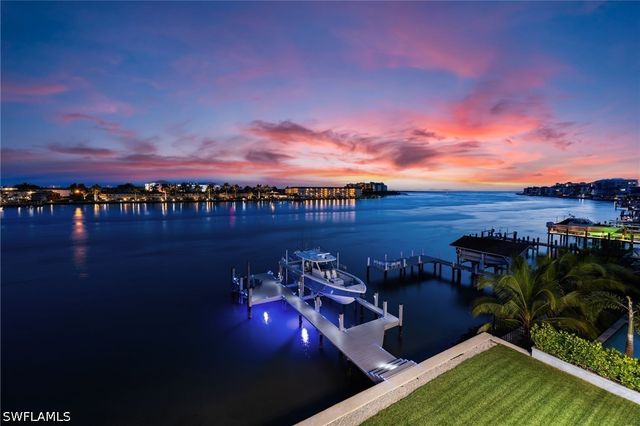 18 Pelican ST E, Naples, FL 34113