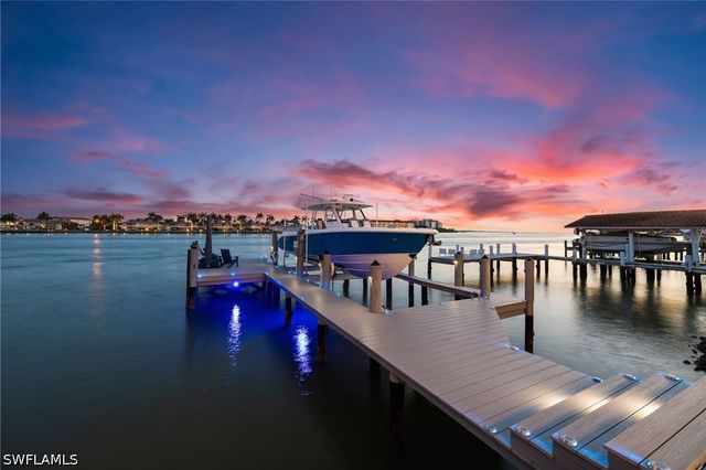 18 Pelican ST E, Naples, FL 34113
