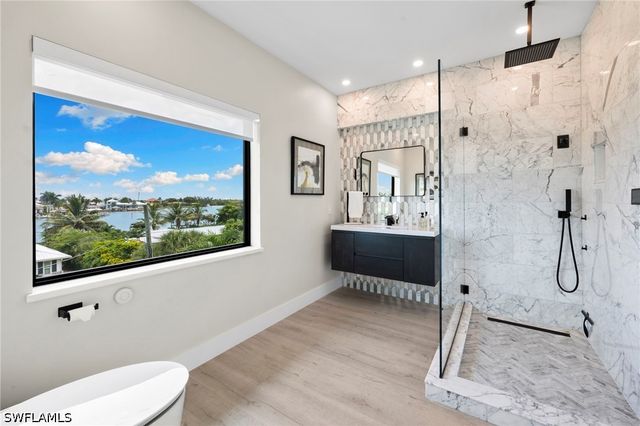 18 Pelican ST E, Naples, FL 34113