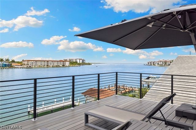 18 Pelican ST E, Naples, FL 34113