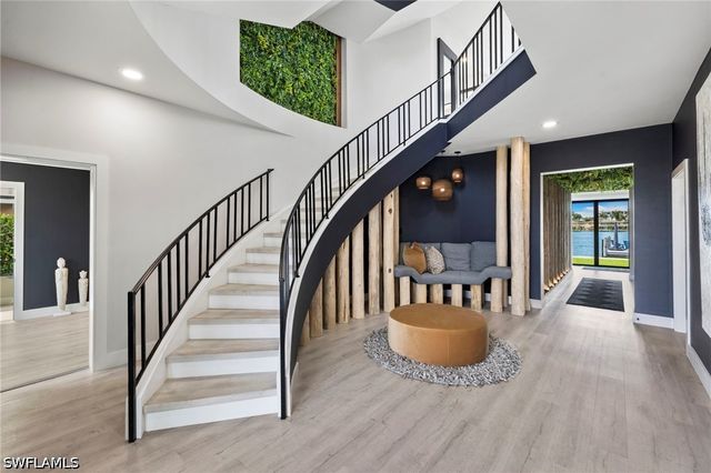 18 Pelican ST E, Naples, FL 34113