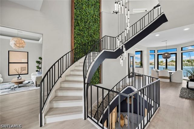 18 Pelican ST E, Naples, FL 34113