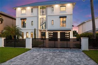18 Pelican ST E, Naples, FL 34113