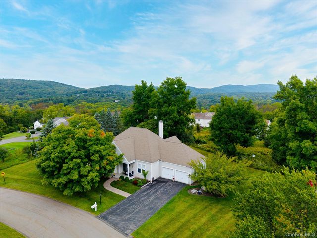 85 Roosevelt Drive, Poughquag, NY 12570