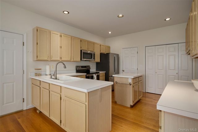85 Roosevelt Drive, Poughquag, NY 12570