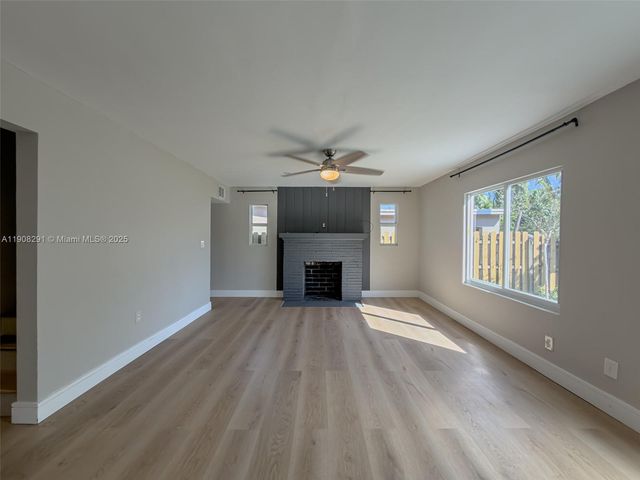 1813 SW 10th St, Fort Lauderdale, FL 33312