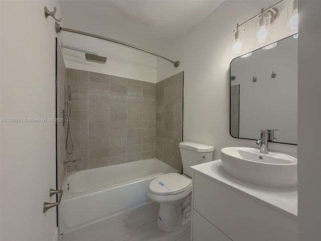 1813 SW 10th St, Fort Lauderdale, FL 33312