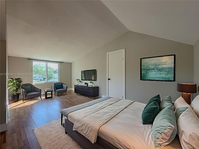 1813 SW 10th St, Fort Lauderdale, FL 33312