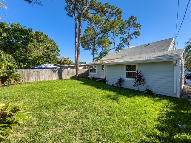 1813 SW 10th St, Fort Lauderdale, FL 33312