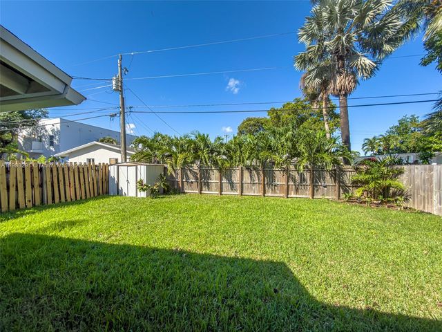 1813 SW 10th St, Fort Lauderdale, FL 33312