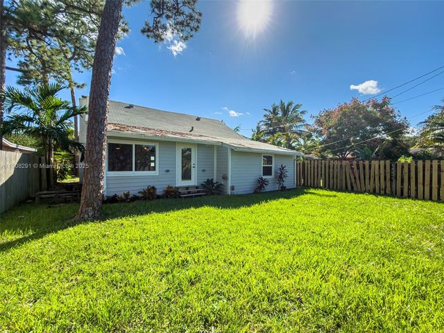 1813 SW 10th St, Fort Lauderdale, FL 33312