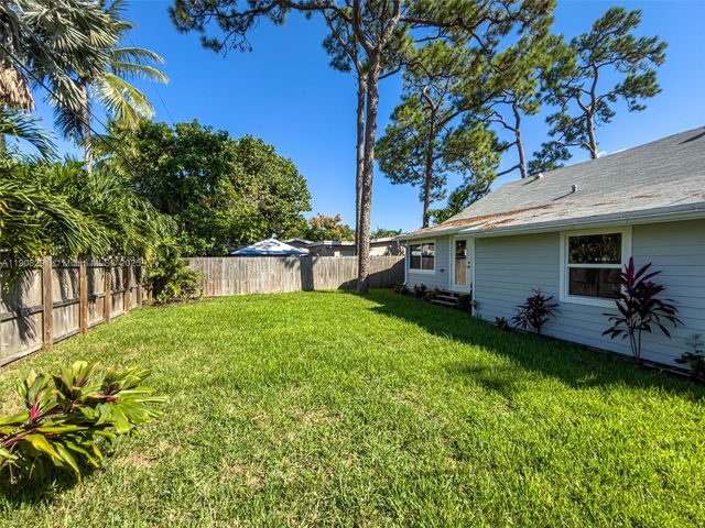 1813 SW 10th St, Fort Lauderdale, FL 33312