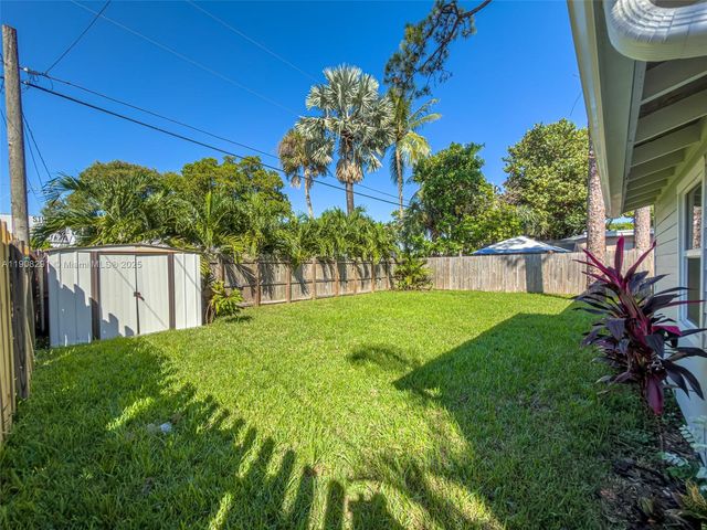 1813 SW 10th St, Fort Lauderdale, FL 33312