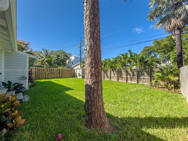 1813 SW 10th St, Fort Lauderdale, FL 33312