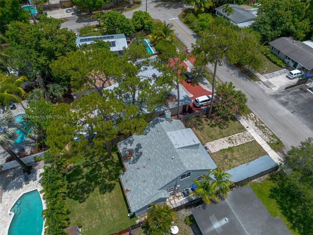 1813 SW 10th St, Fort Lauderdale, FL 33312