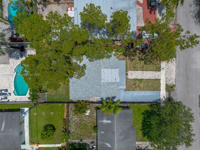 1813 SW 10th St, Fort Lauderdale, FL 33312