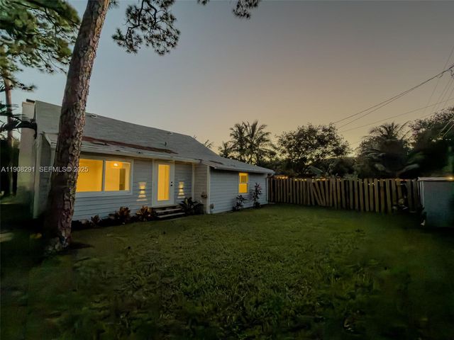 1813 SW 10th St, Fort Lauderdale, FL 33312