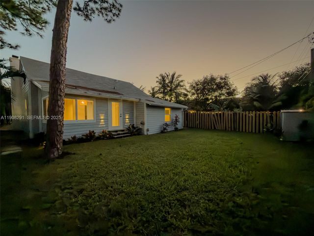 1813 SW 10th St, Fort Lauderdale, FL 33312