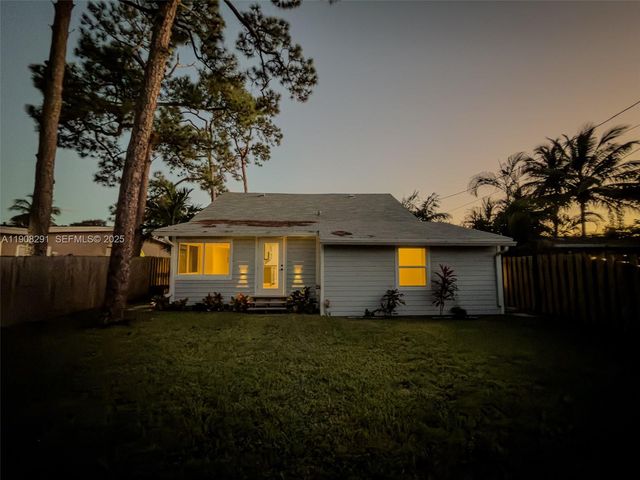 1813 SW 10th St, Fort Lauderdale, FL 33312