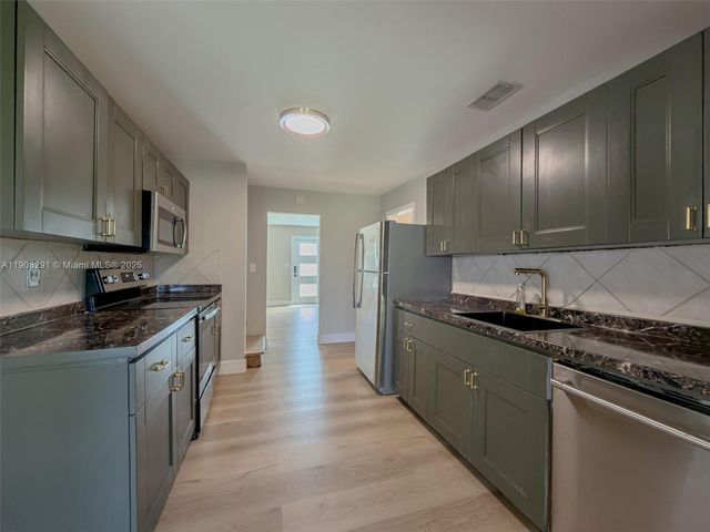 1813 SW 10th St, Fort Lauderdale, FL 33312