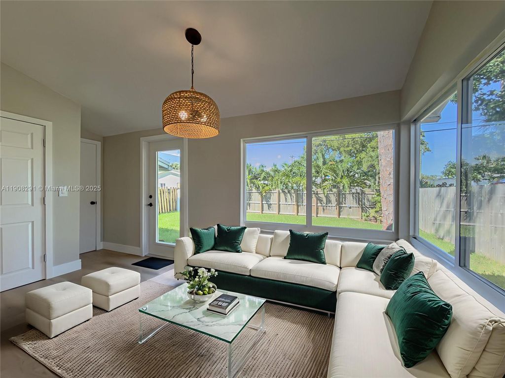 1813 SW 10th St, Fort Lauderdale, FL 33312