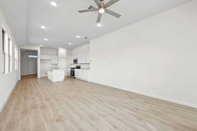 201 Hornet ST, Elgin, TX 78621