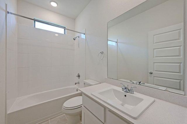201 Hornet ST, Elgin, TX 78621