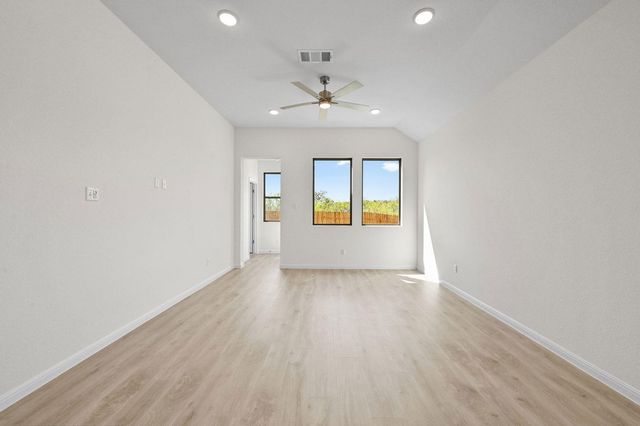 201 Hornet ST, Elgin, TX 78621