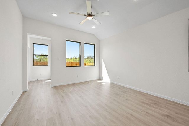 201 Hornet ST, Elgin, TX 78621