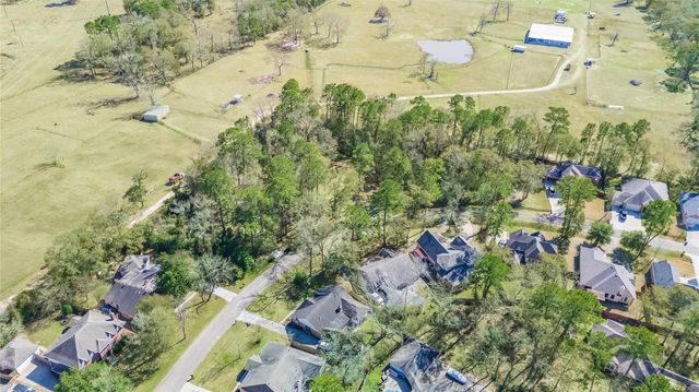 24 Holly Springs Dr, Conroe, TX 77302