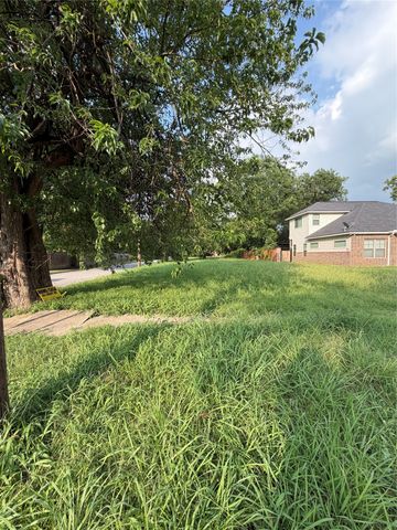 1303 S Walnut Street, Sherman, TX 75090