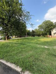 1303 S Walnut Street, Sherman, TX 75090