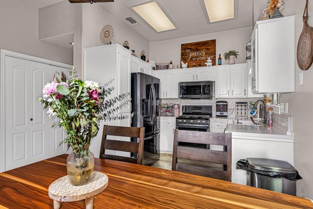 7502 N Trellis Circle, Fresno, CA 93720