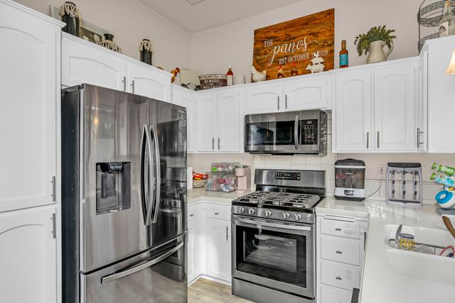 7502 N Trellis Circle, Fresno, CA 93720