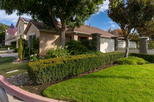 7502 N Trellis Circle, Fresno, CA 93720