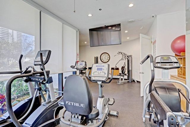 5510 N Ocean Drive 17-D, Singer Island, FL 33404